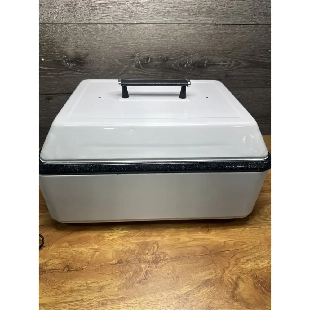 Vintage NESCO 12 Quart Roaster Oven With 4 Pc Buffet Server Bake Kit.